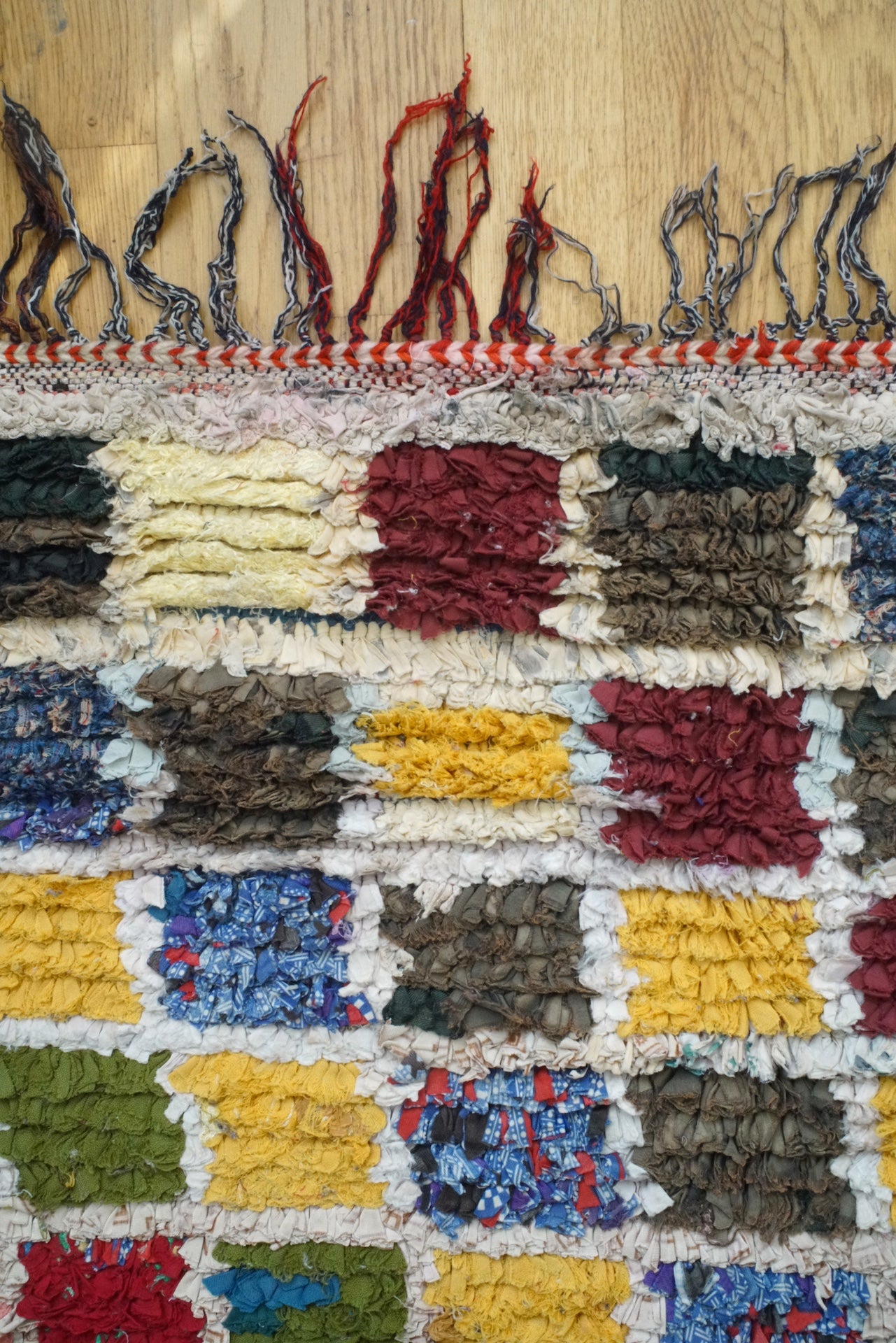 Marokkolainen vintage Boucherouite berbermatto 166x121