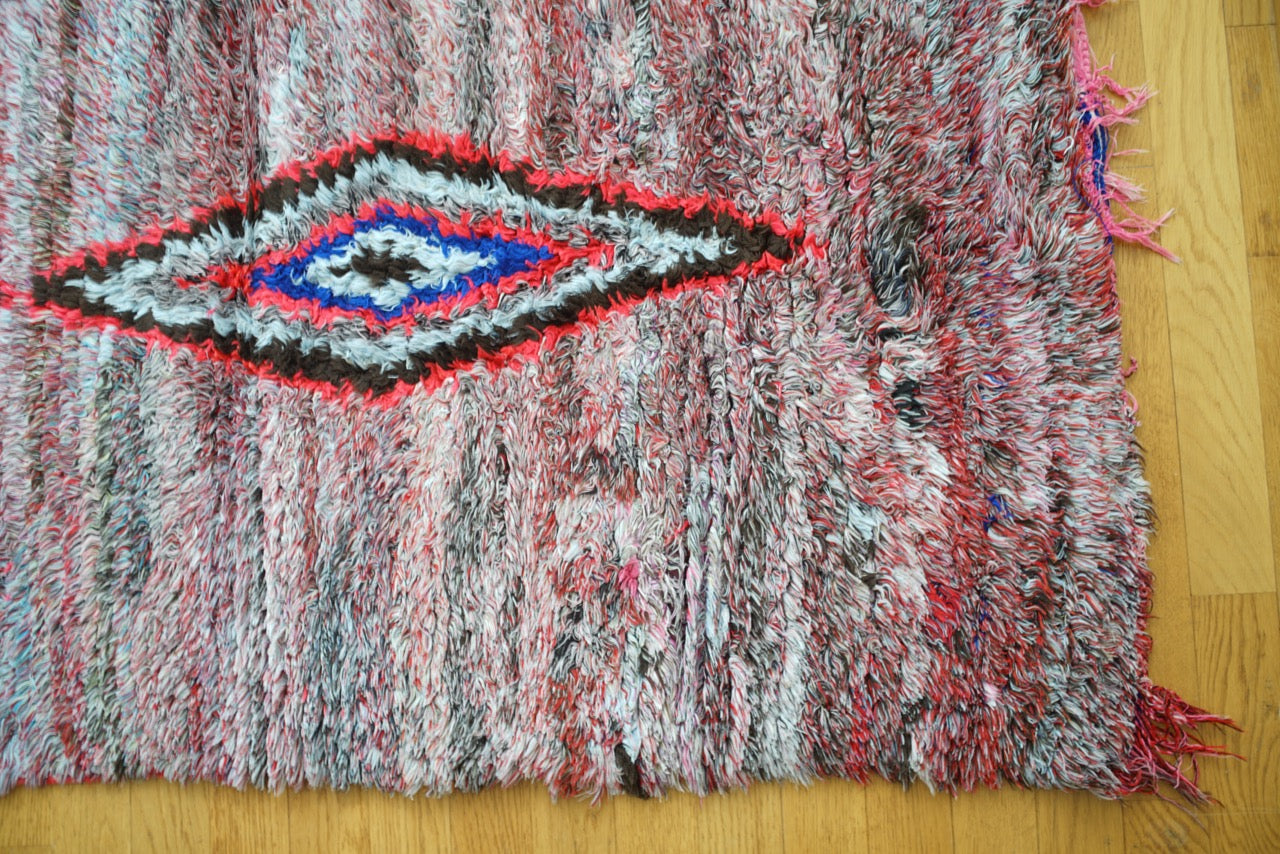Marokkolainen  vintage matto lähikuva – Azilal berbermaton salmiakkikuvio, materiaalina puuvilla ja lampaanvilla