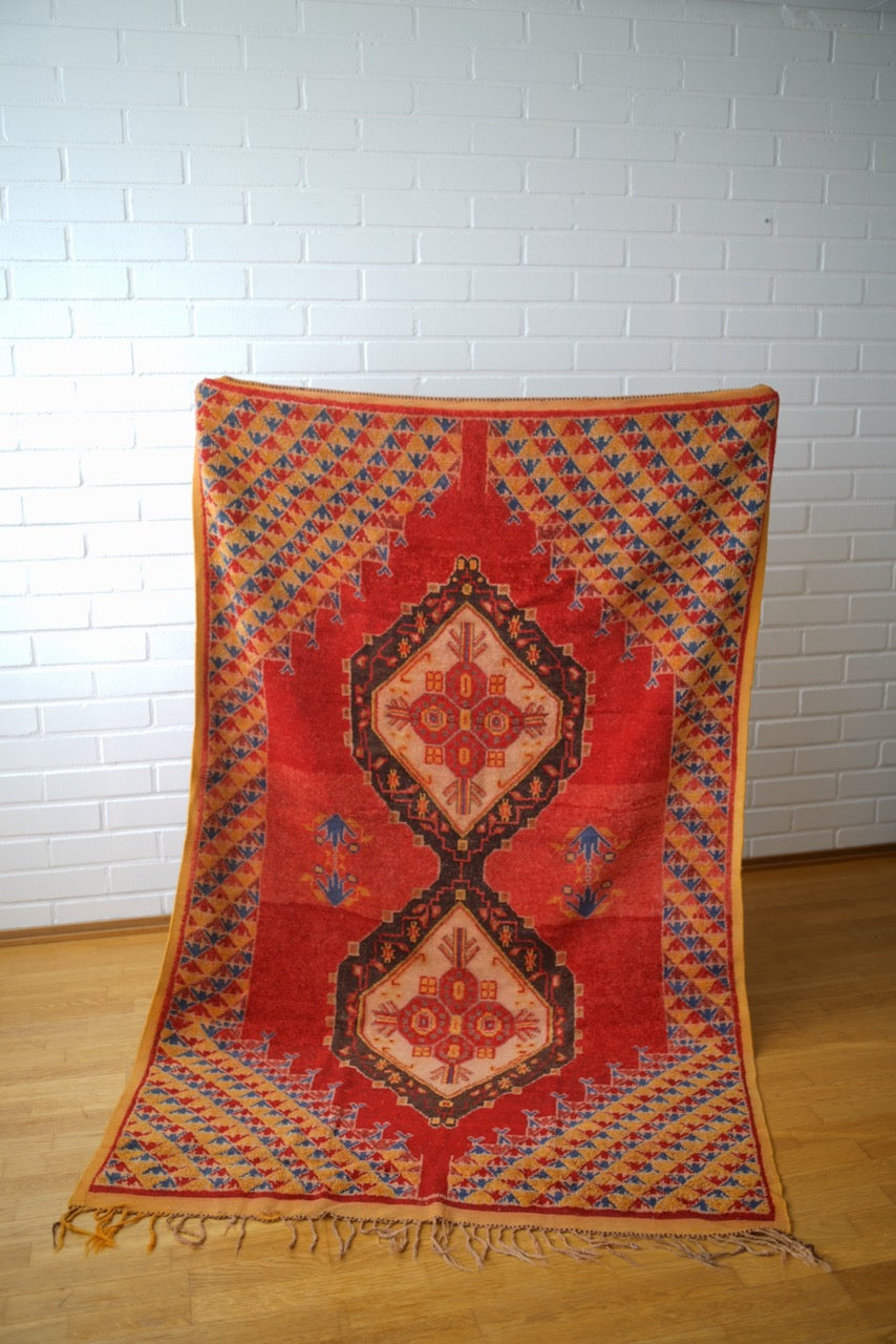 Marokkolainen matto – käsinsolmittu vintage Taznakht berbermatto, 214×134 cm, lampaanvillaa
