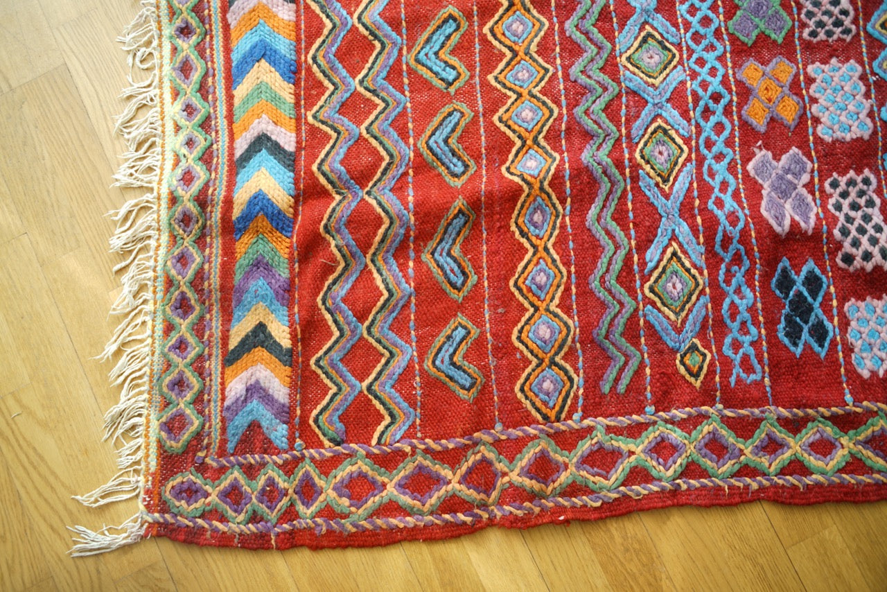 Vintagematon yksityiskohdat – kirjailu ja hapsut