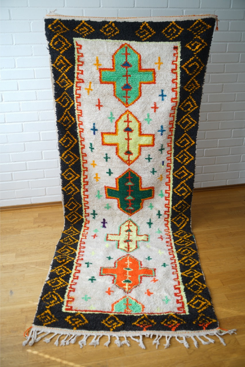Marokkolainen matto – käsinsolmittu vintage Azilal berbermatto, 285×115 cm, lampaanvillaa