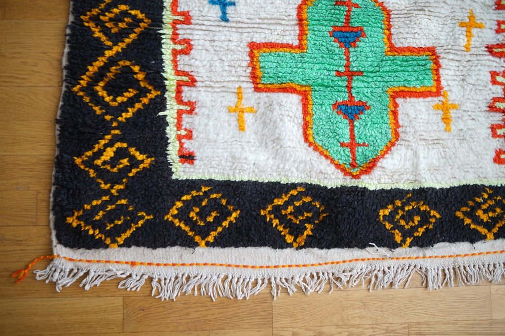 Pehmeä Marokkolainen vintagematto, jossa on hapsut molemmissa päissä